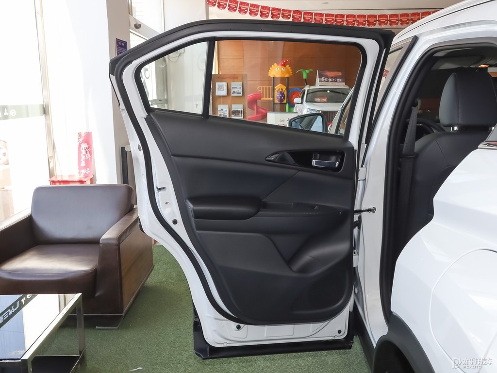 珍珠白奕歌車(chē)廂內(nèi)飾圖片