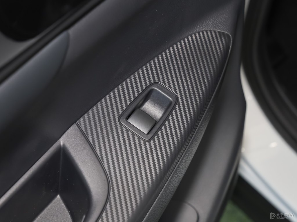 珍珠白奕歌車廂內(nèi)飾圖片