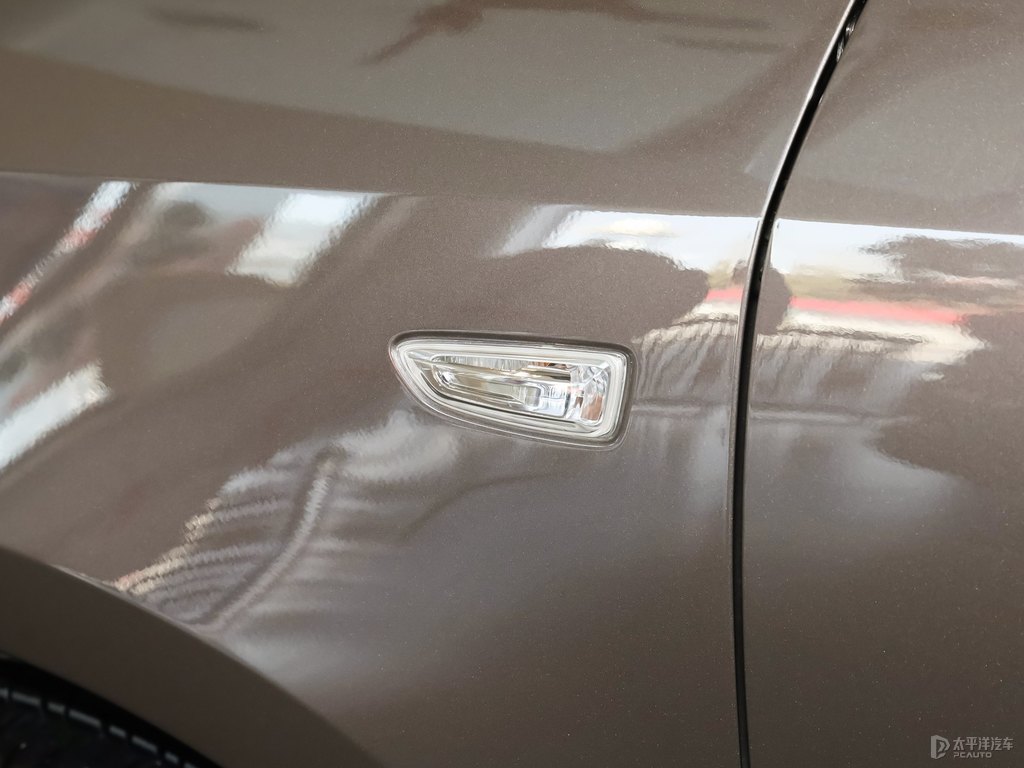 琥珀金別克GL8車身外觀圖片