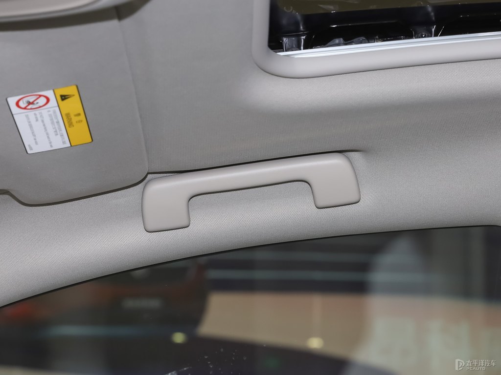 琥珀金別克GL8車(chē)廂內(nèi)飾圖片