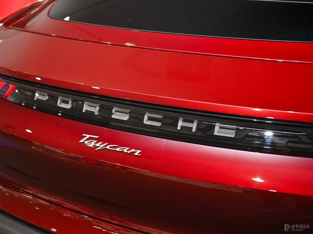 車(chē)?yán)遄蛹tTaycan車(chē)尾外觀(guān)圖片