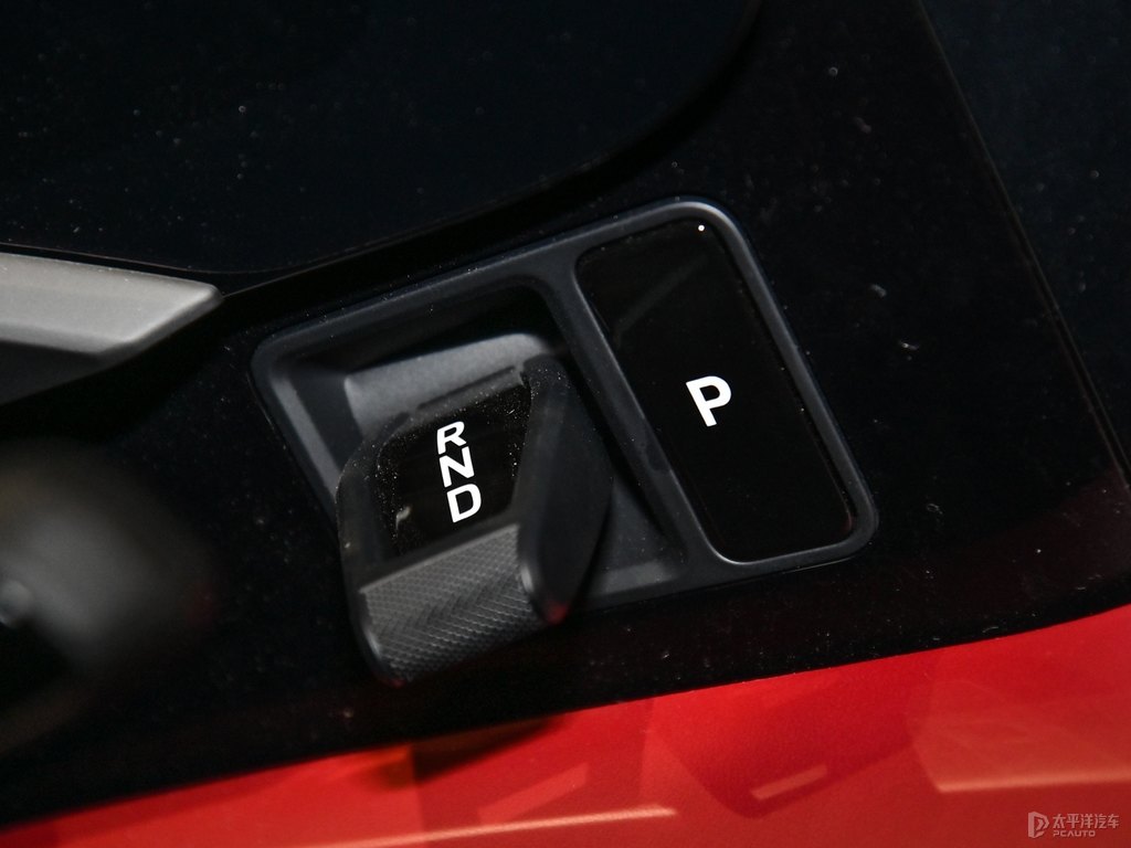 車?yán)遄蛹tTaycan中控內(nèi)飾圖片
