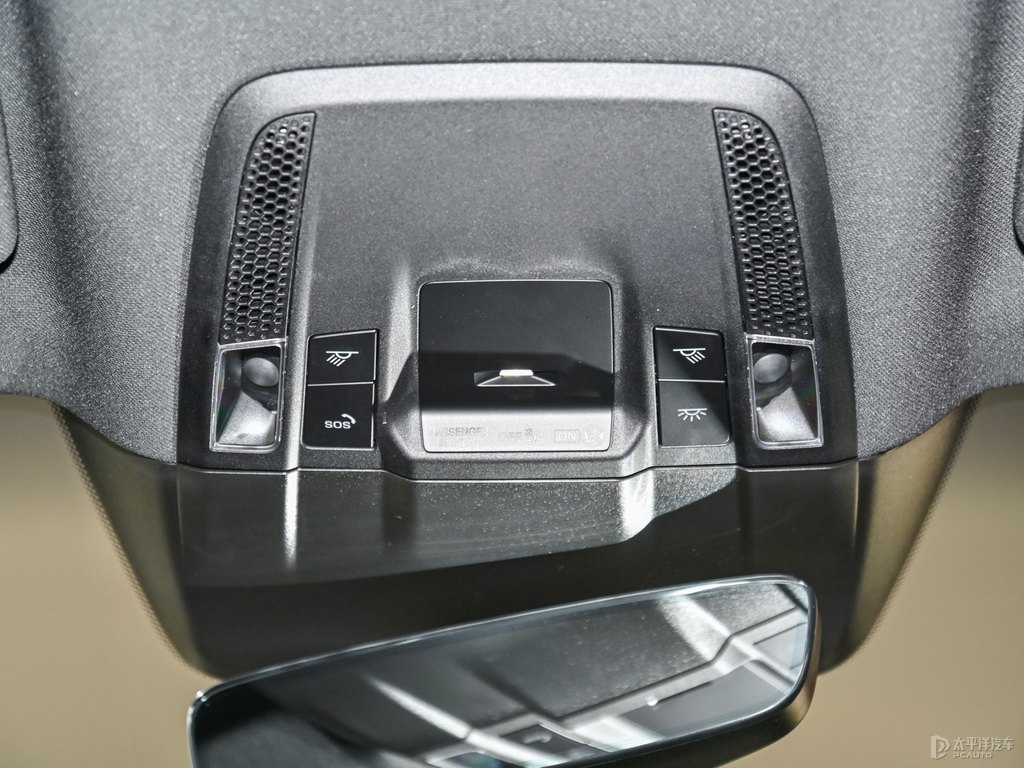 車?yán)遄蛹tTaycan車廂內(nèi)飾圖片