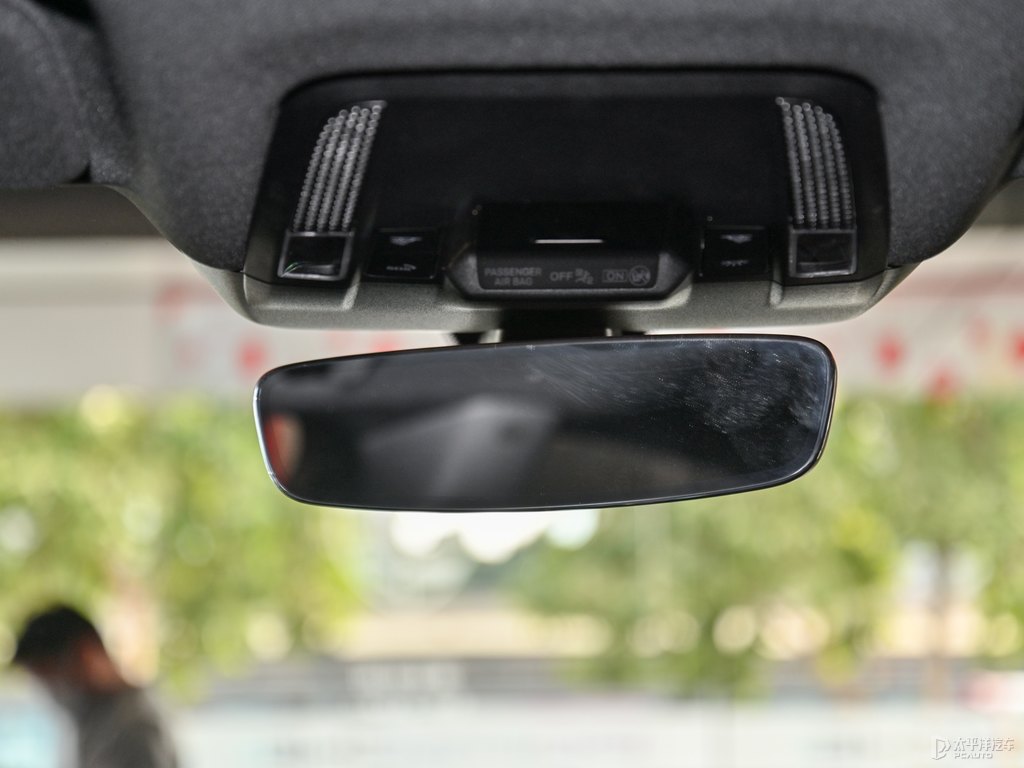 車(chē)?yán)遄蛹tTaycan車(chē)廂內(nèi)飾圖片