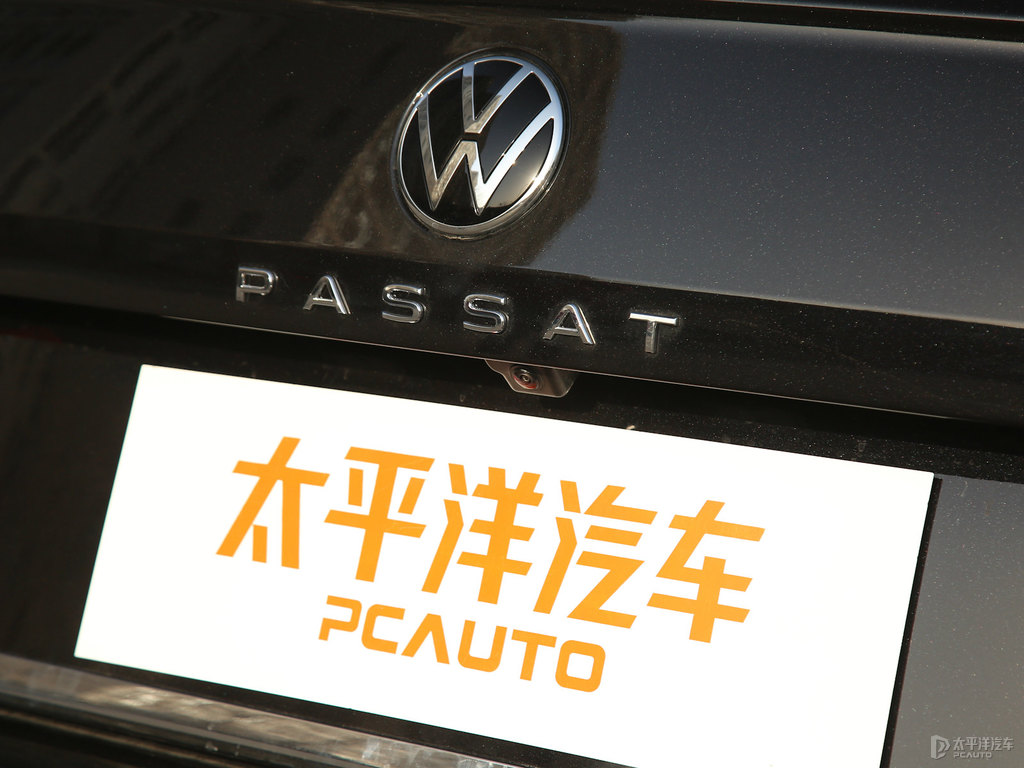 玄武黑帕薩特車尾外觀圖片