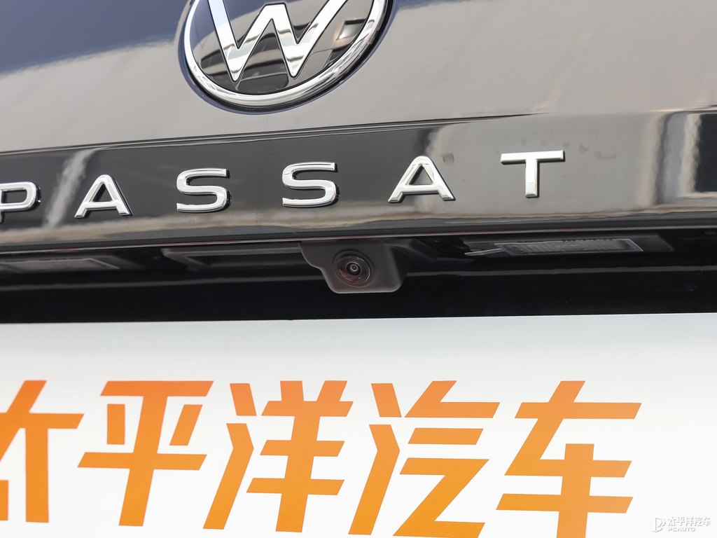 玄武黑帕薩特車尾外觀圖片