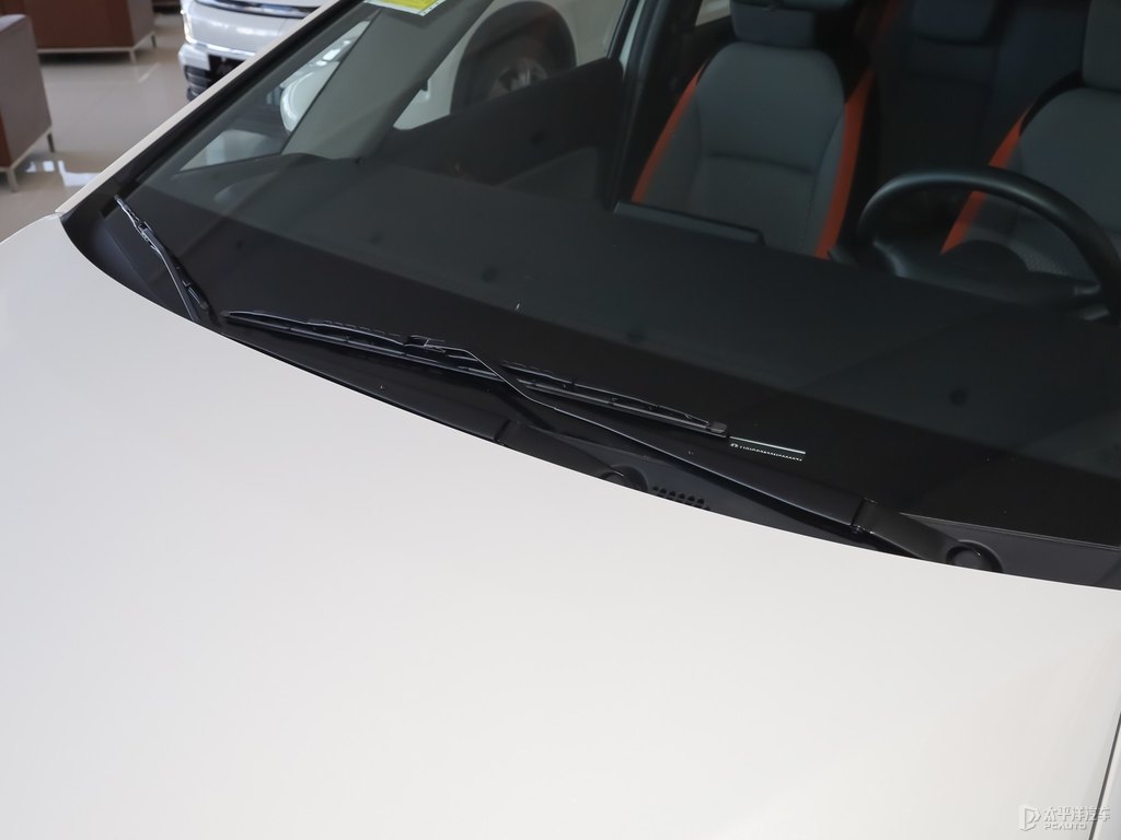 晶耀白本田L(fēng)IFE車身外觀圖片