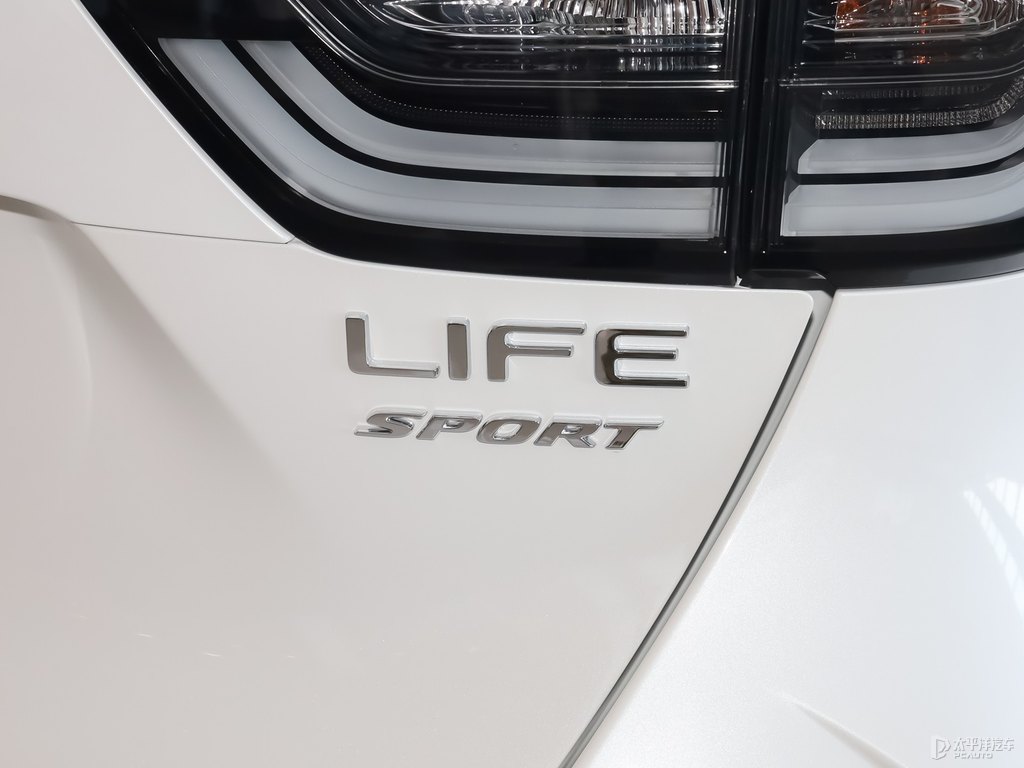 晶耀白本田L(fēng)IFE車尾外觀圖片