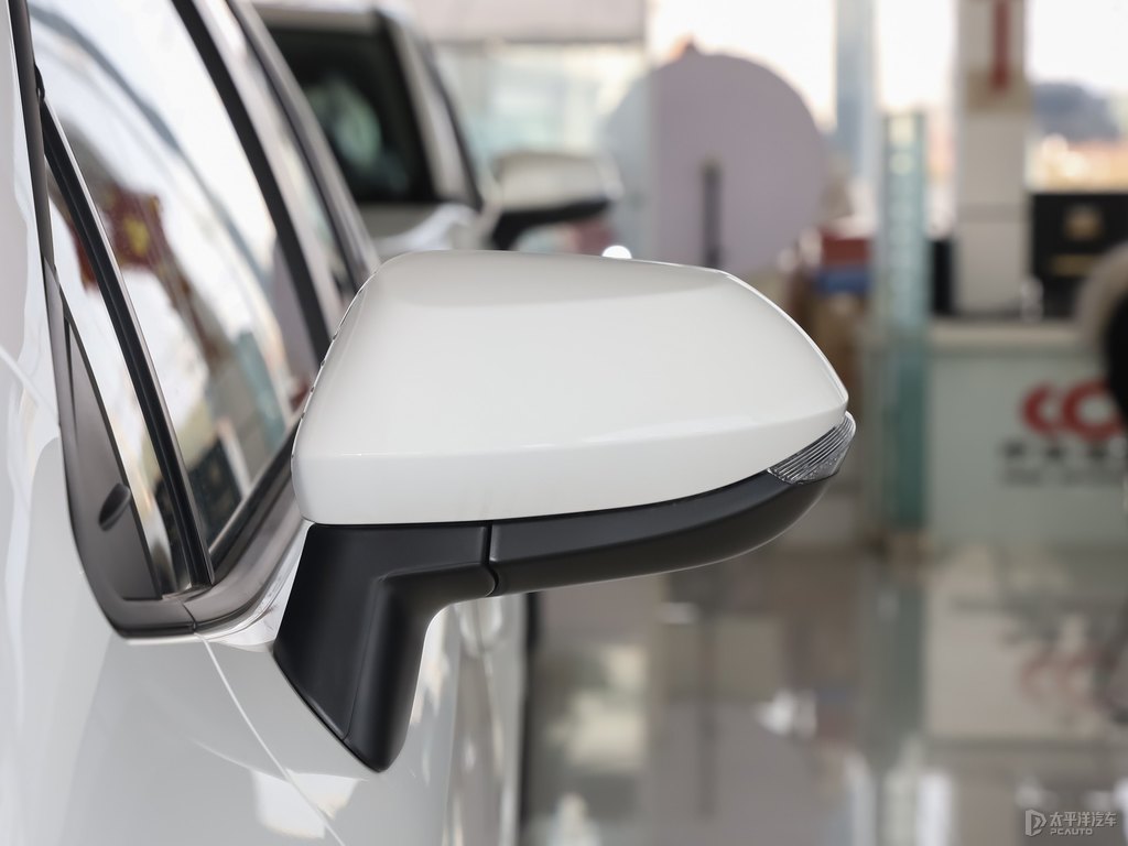 珍珠白卡羅拉車身外觀圖片
