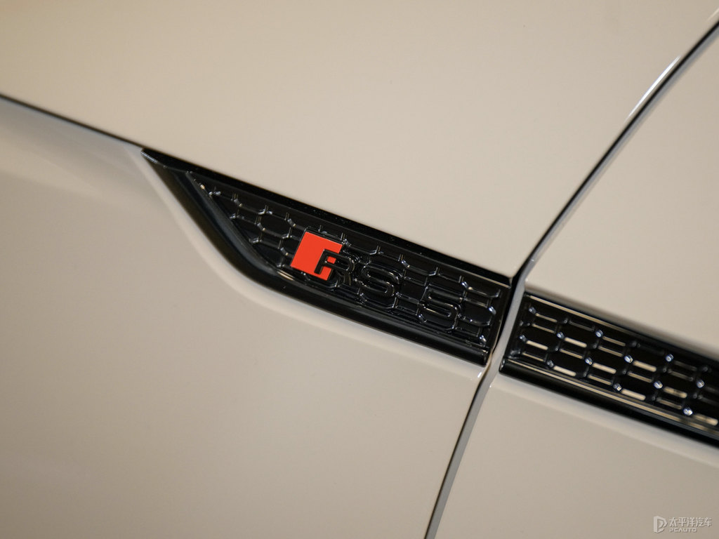 牛奶咖啡色奧迪RS 5車身外觀圖片