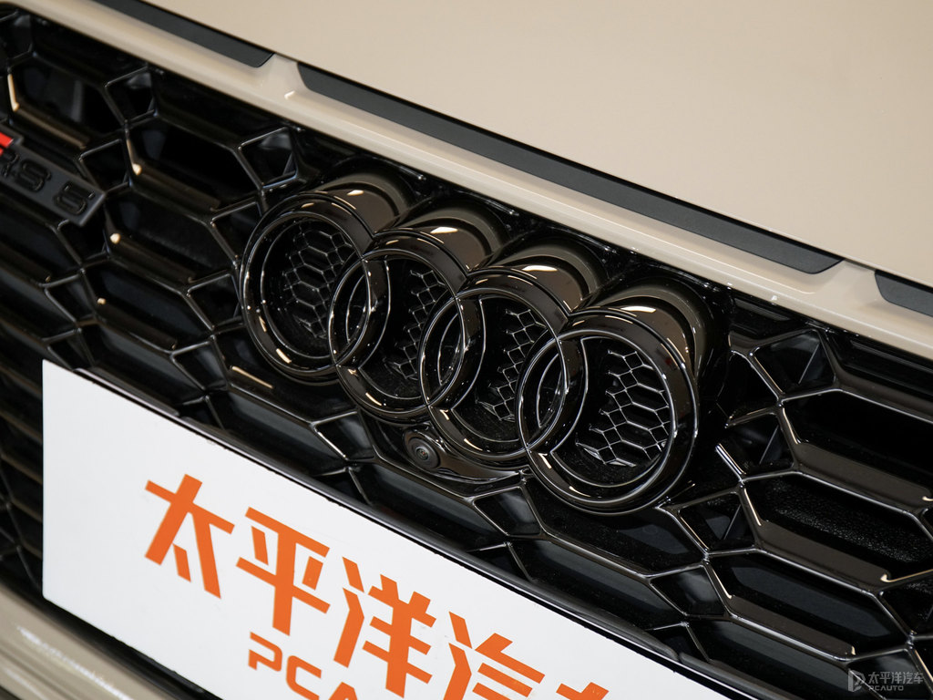 牛奶咖啡色奧迪RS 5車頭外觀圖片