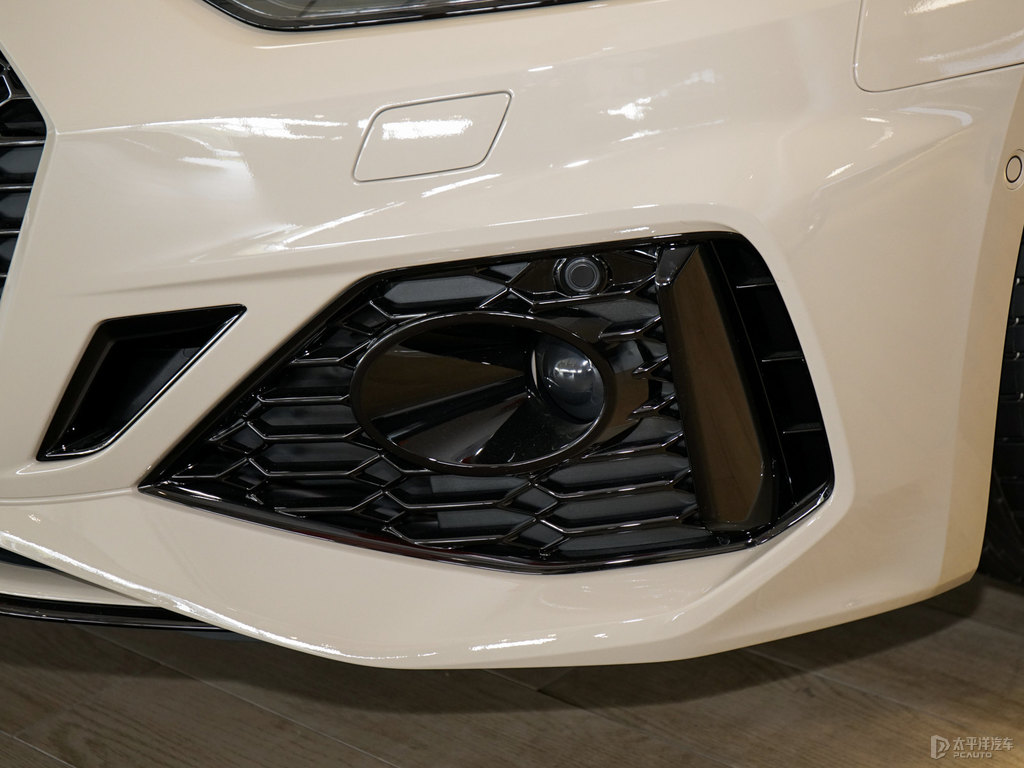 牛奶咖啡色奧迪RS 5車頭外觀圖片
