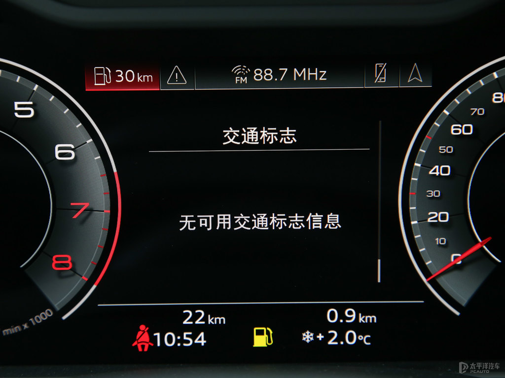 曜力黑奧迪Q8中控內(nèi)飾圖片