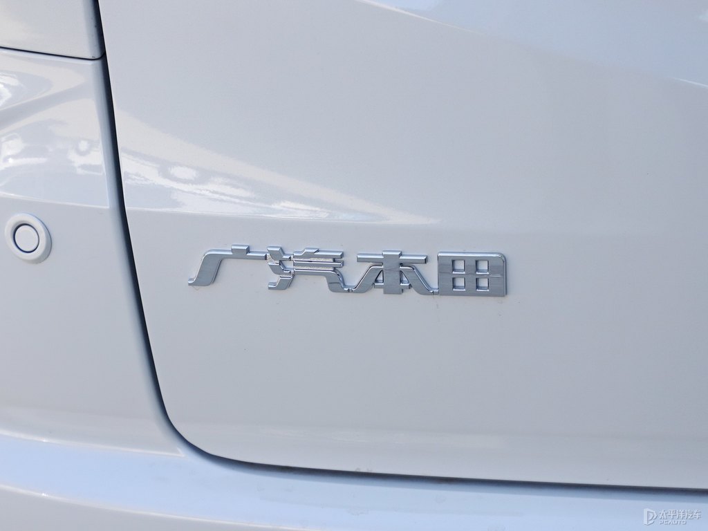 星月白奧德賽車尾外觀圖片