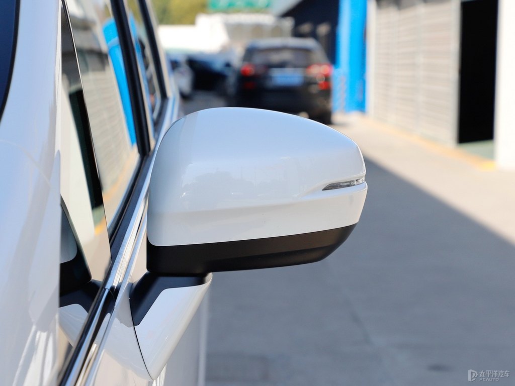 星月白奧德賽車身外觀圖片