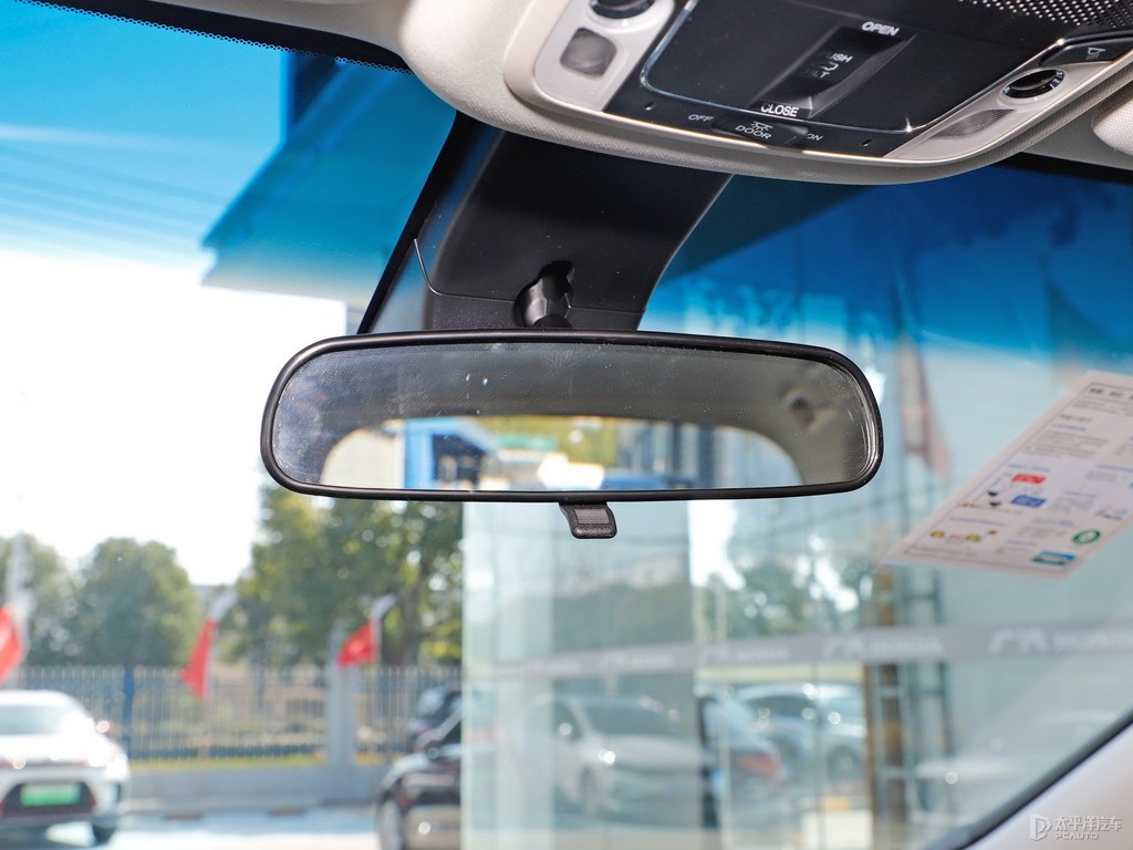 星月白奧德賽車廂內(nèi)飾圖片