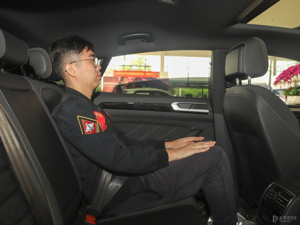 極地白大眾CC駕乘空間空間圖片