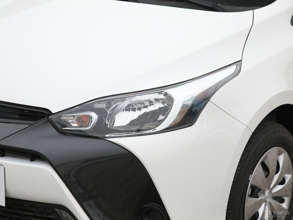 天際白YARiS L 致炫車頭外觀圖片