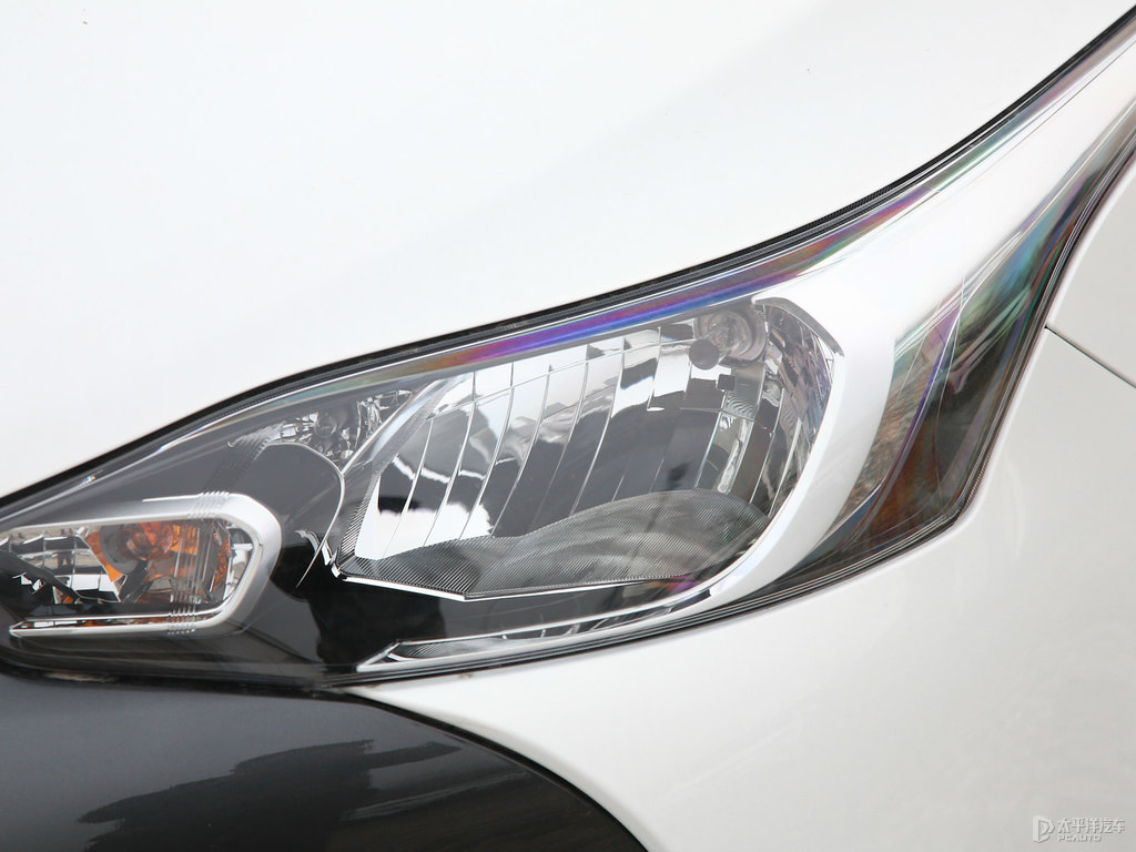 天際白YARiS L 致炫車(chē)頭外觀圖片