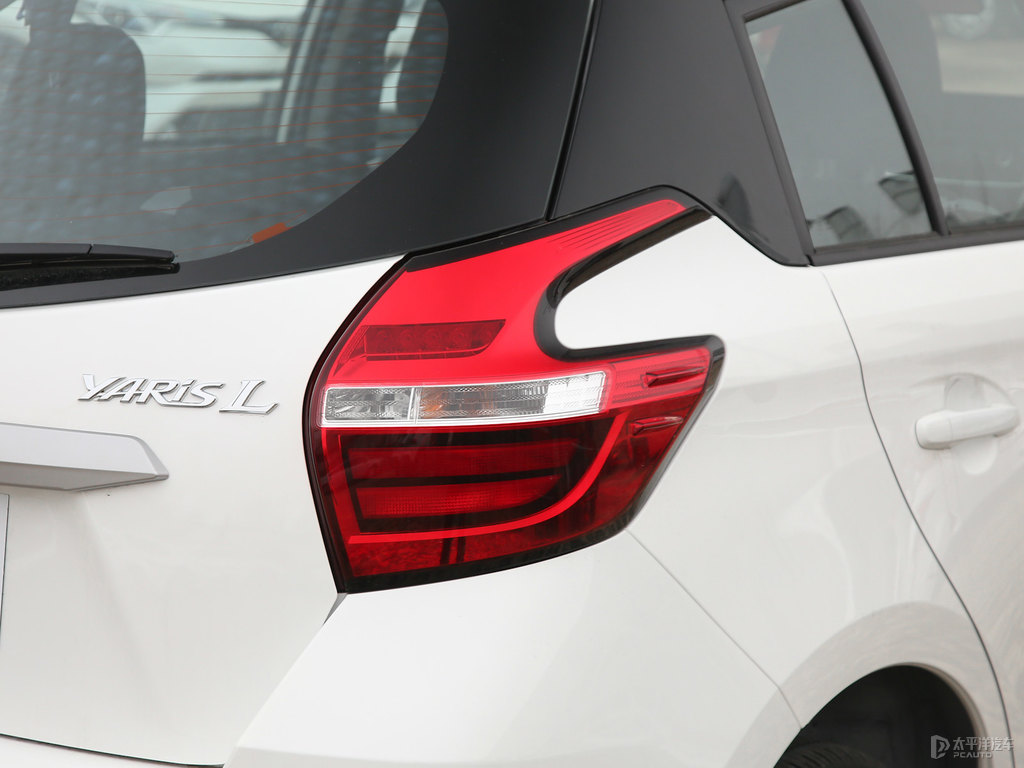天際白YARiS L 致炫車尾外觀圖片