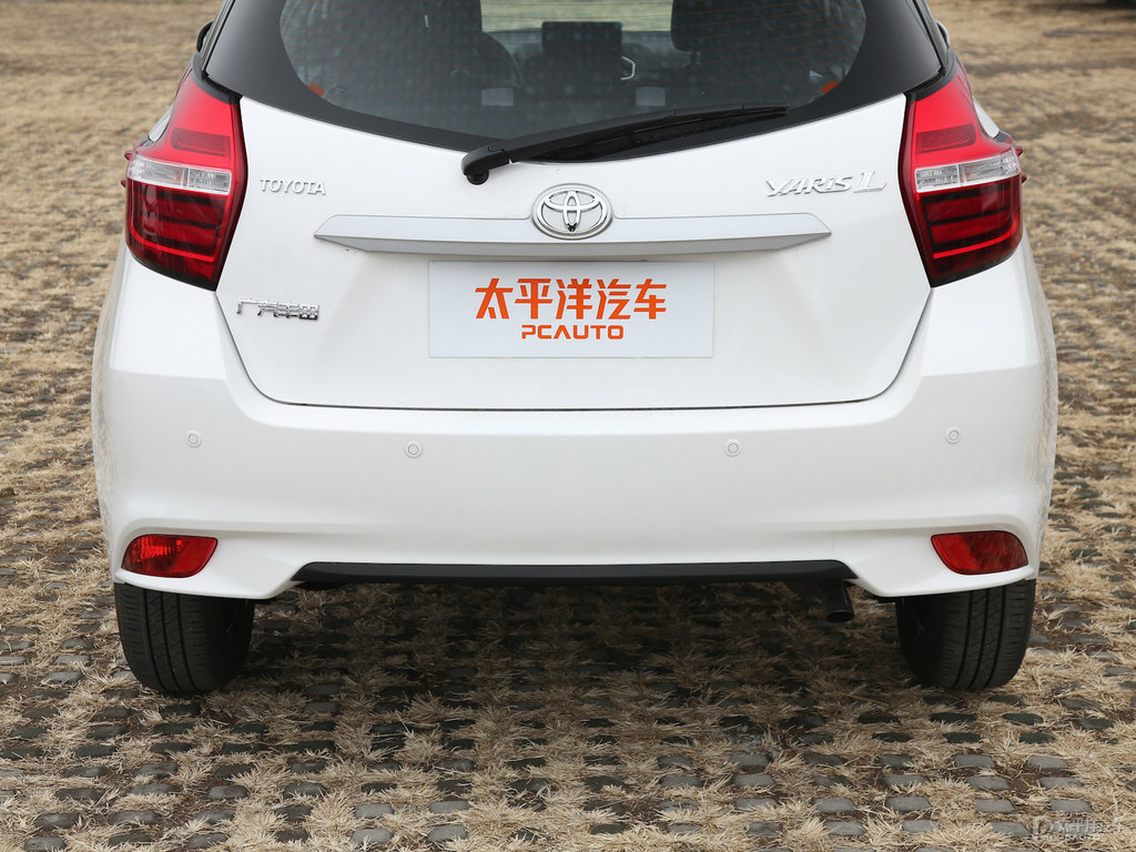 天際白YARiS L 致炫車尾外觀圖片
