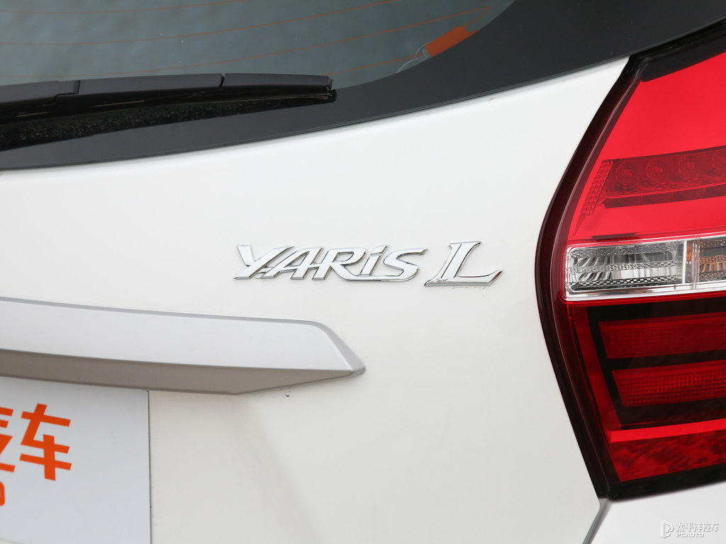天際白YARiS L 致炫車尾外觀圖片