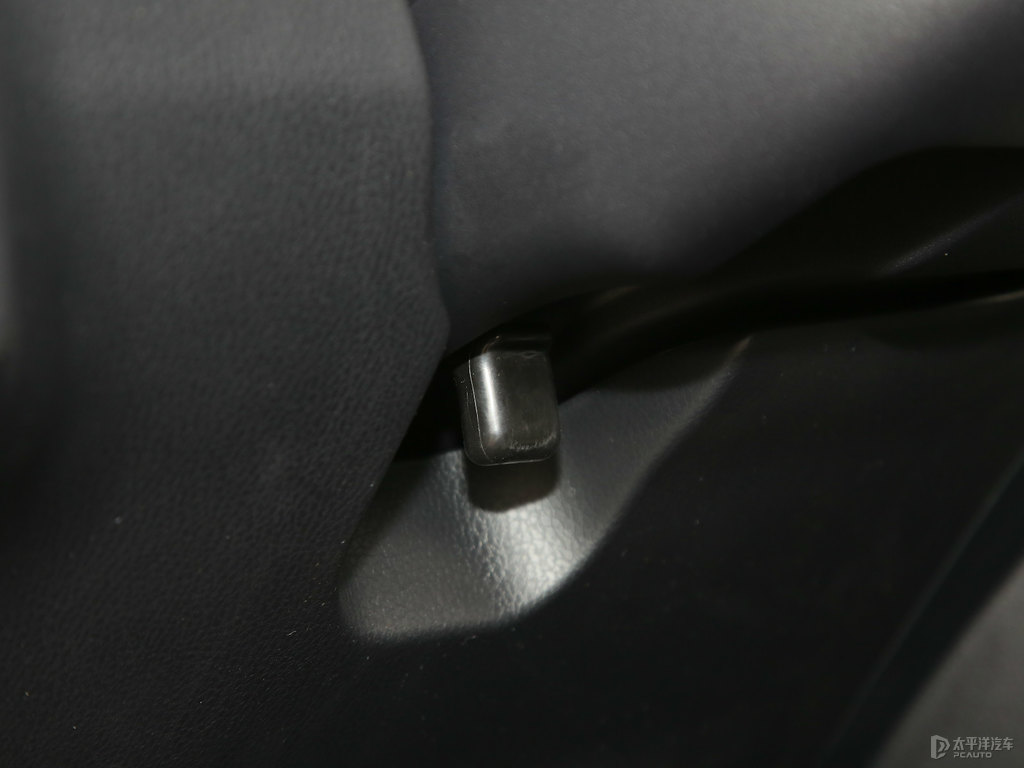天際白YARiS L 致炫中控內(nèi)飾圖片