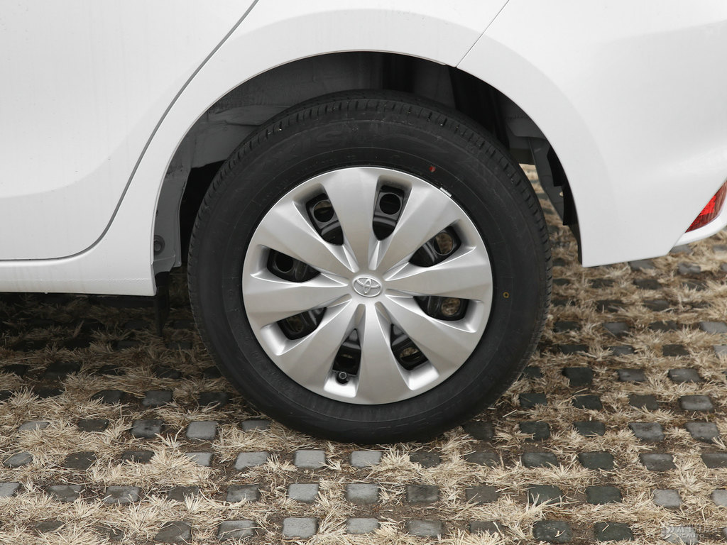 天際白YARiS L 致炫車(chē)身外觀圖片