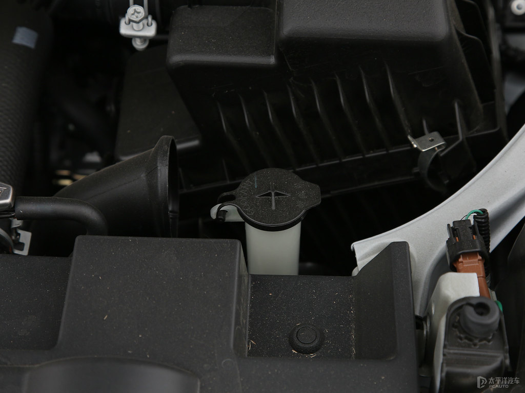 天際白YARiS L 致炫發(fā)動(dòng)機(jī)其它細(xì)節(jié)圖片