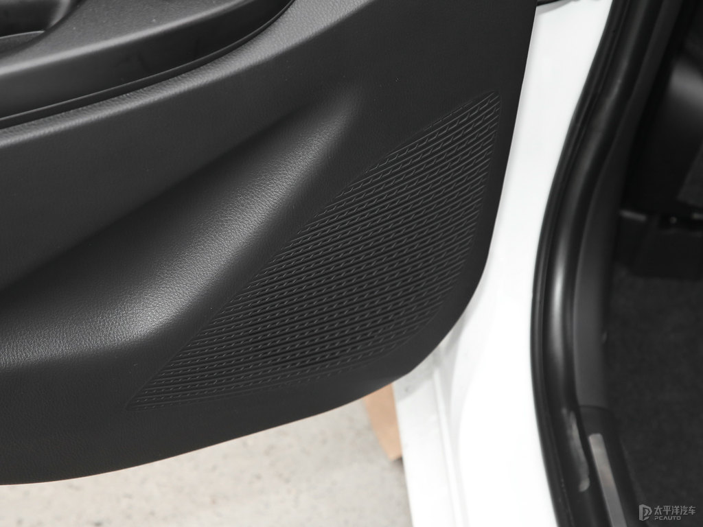 天際白YARiS L 致炫車廂內(nèi)飾圖片