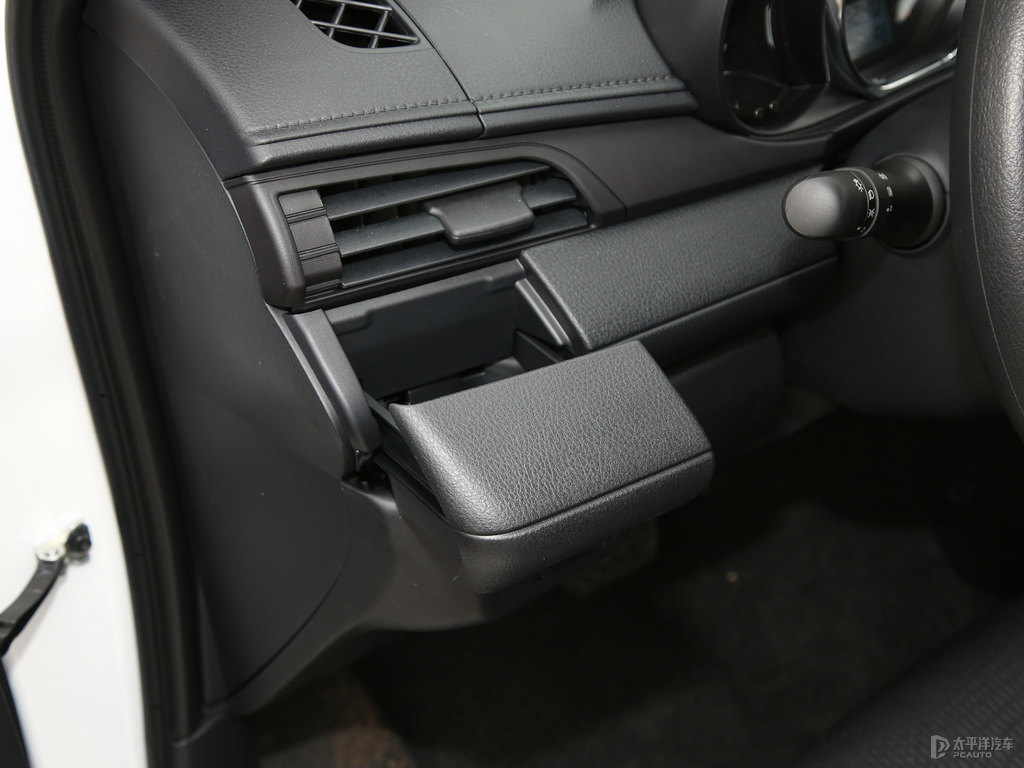 天際白YARiS L 致炫儲(chǔ)物空間空間圖片