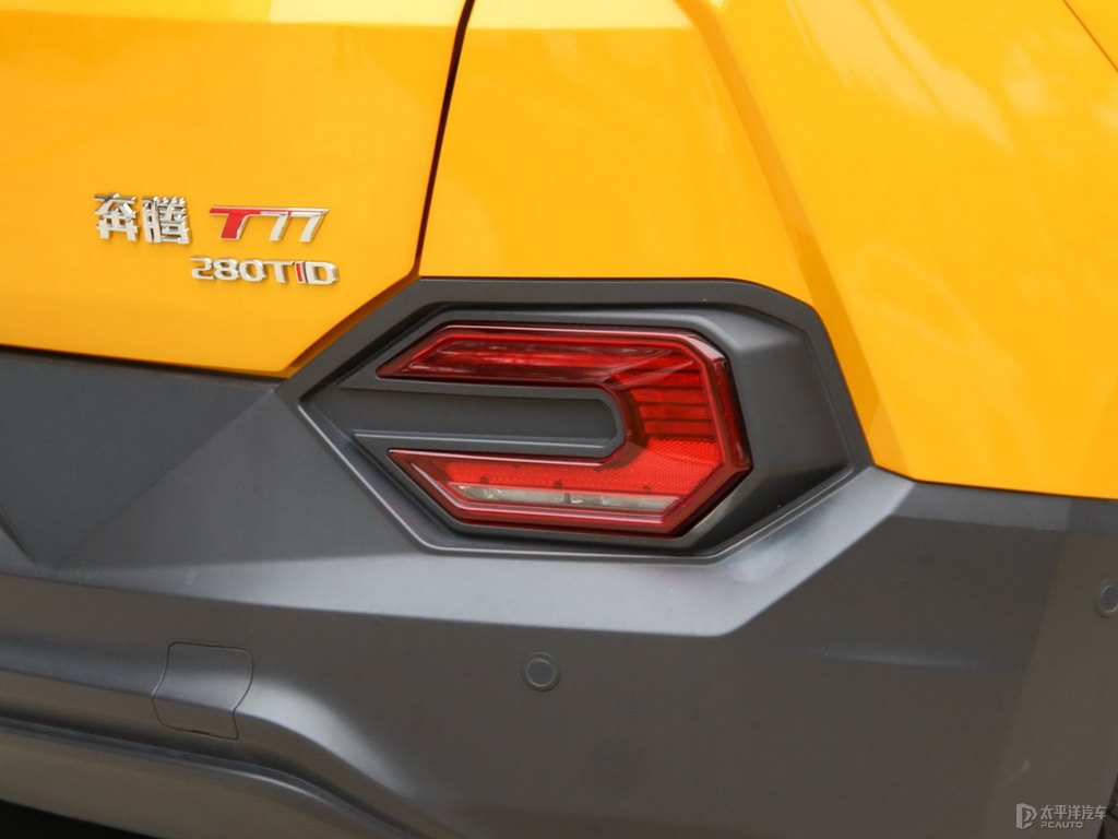 斯木黃奔騰T77車尾外觀圖片
