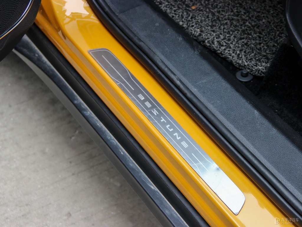 斯木黃奔騰T77車身外觀圖片