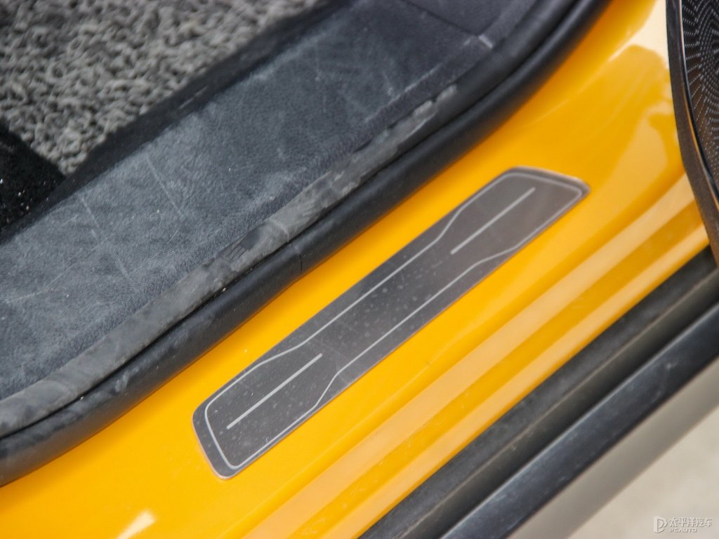 斯木黃奔騰T77車廂內(nèi)飾圖片