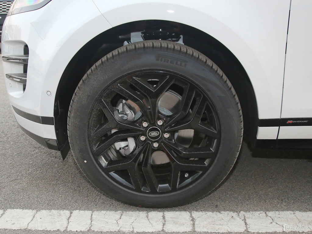 富士白攬勝極光車身外觀圖片