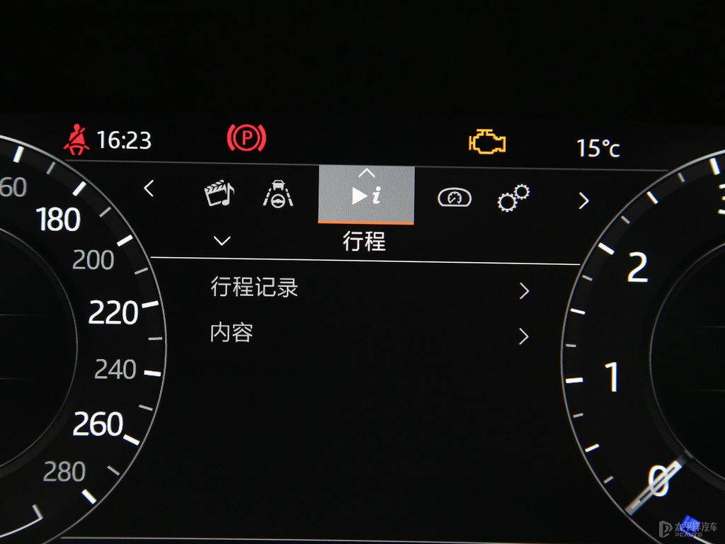 富士白攬勝極光中控內(nèi)飾圖片
