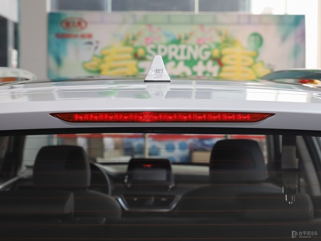 珍珠白智跑車尾外觀圖片