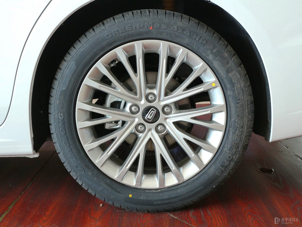 珍珠白奔騰B70車身外觀圖片