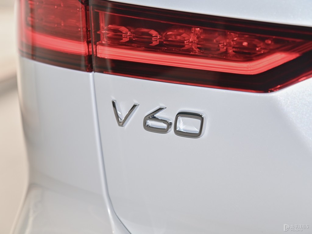 水晶白沃爾沃V60車尾外觀圖片