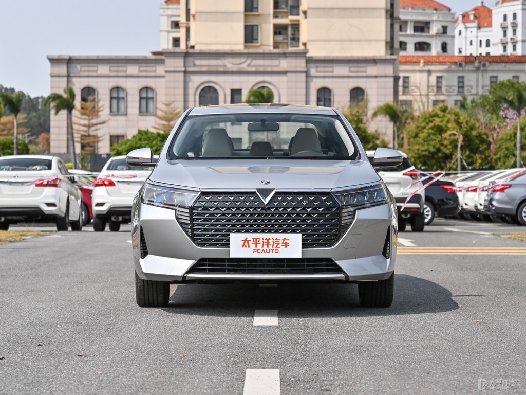 辰輝銀啟辰D60整車外觀外觀圖片