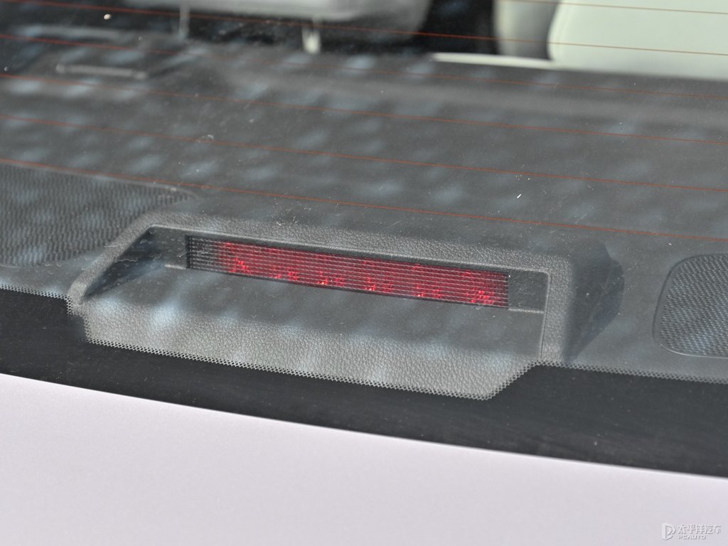 辰輝銀啟辰D60車尾外觀圖片