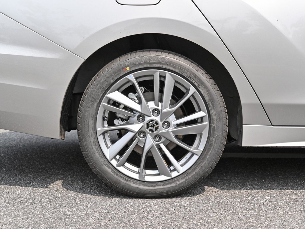 辰輝銀啟辰D60車身外觀圖片