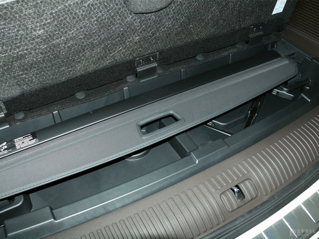 珍珠白榮威RX8后備廂空間圖片