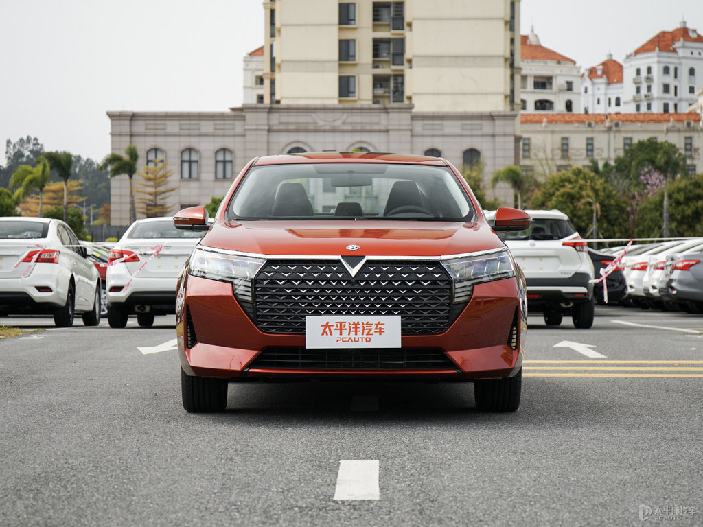 赤兔紅啟辰D60整車外觀外觀圖片