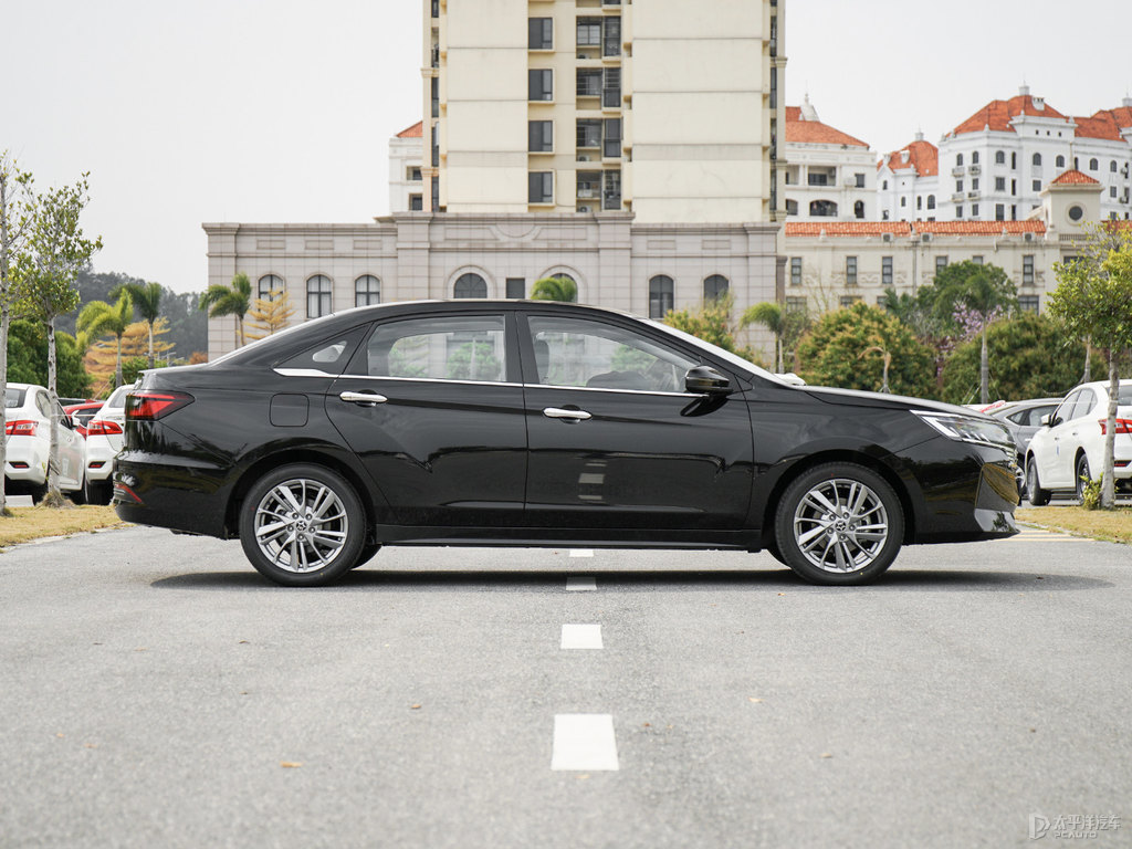 曜石黑啟辰D60整車外觀外觀圖片