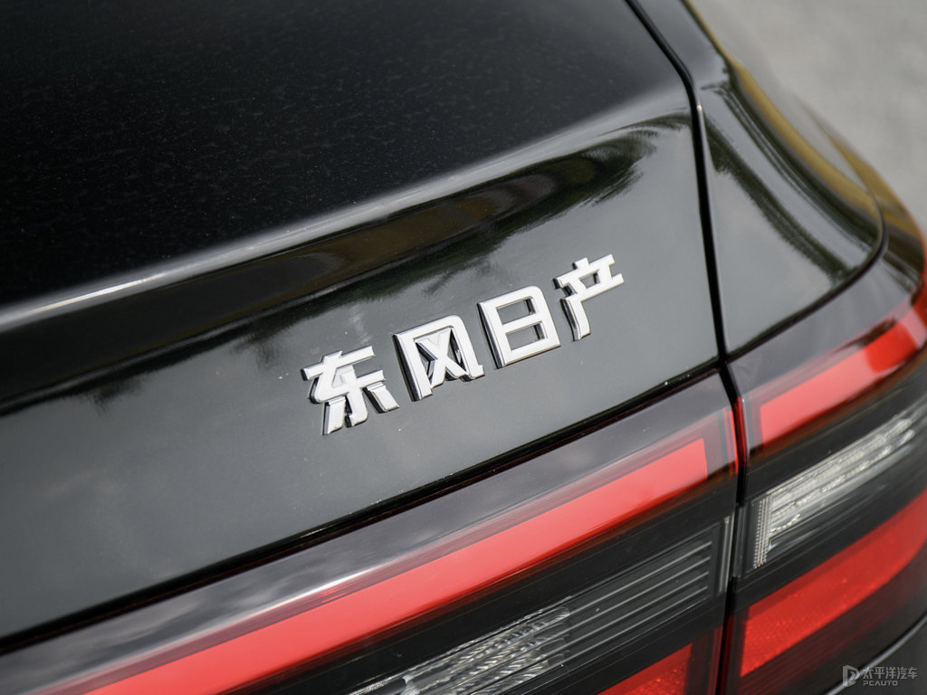 曜石黑啟辰D60車尾外觀圖片