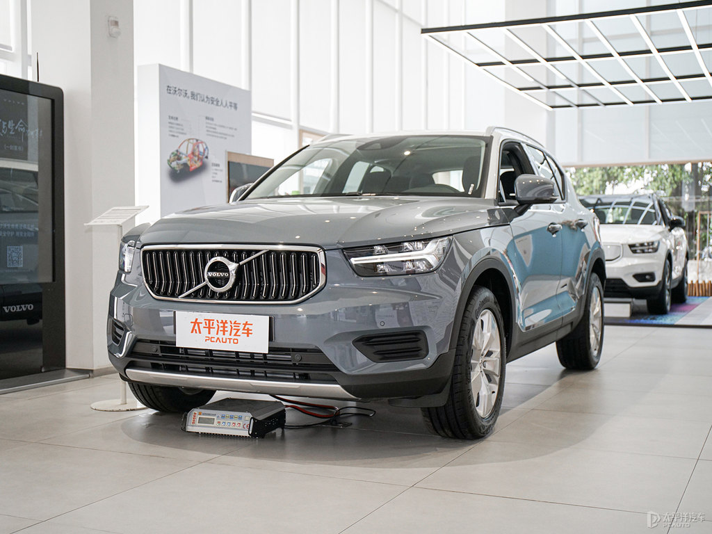 白色/閃銀灰沃爾沃XC40整車外觀外觀圖片
