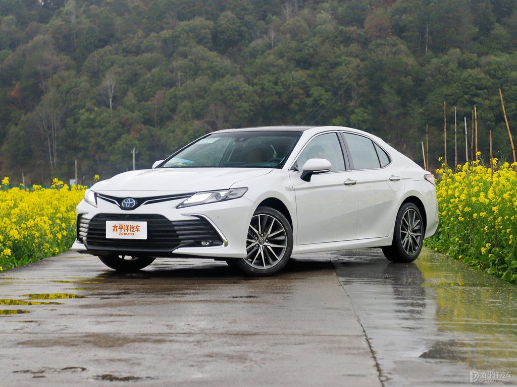 鉑金珍珠白凱美瑞整車外觀外觀圖片