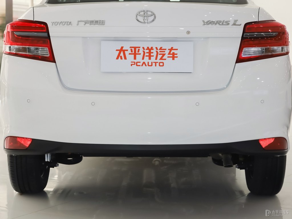 天際白YARiS L 致享車尾外觀圖片
