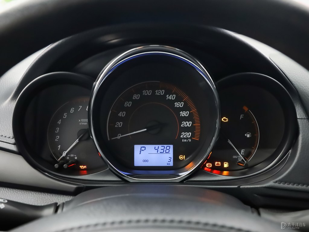 天際白YARiS L 致享中控內(nèi)飾圖片